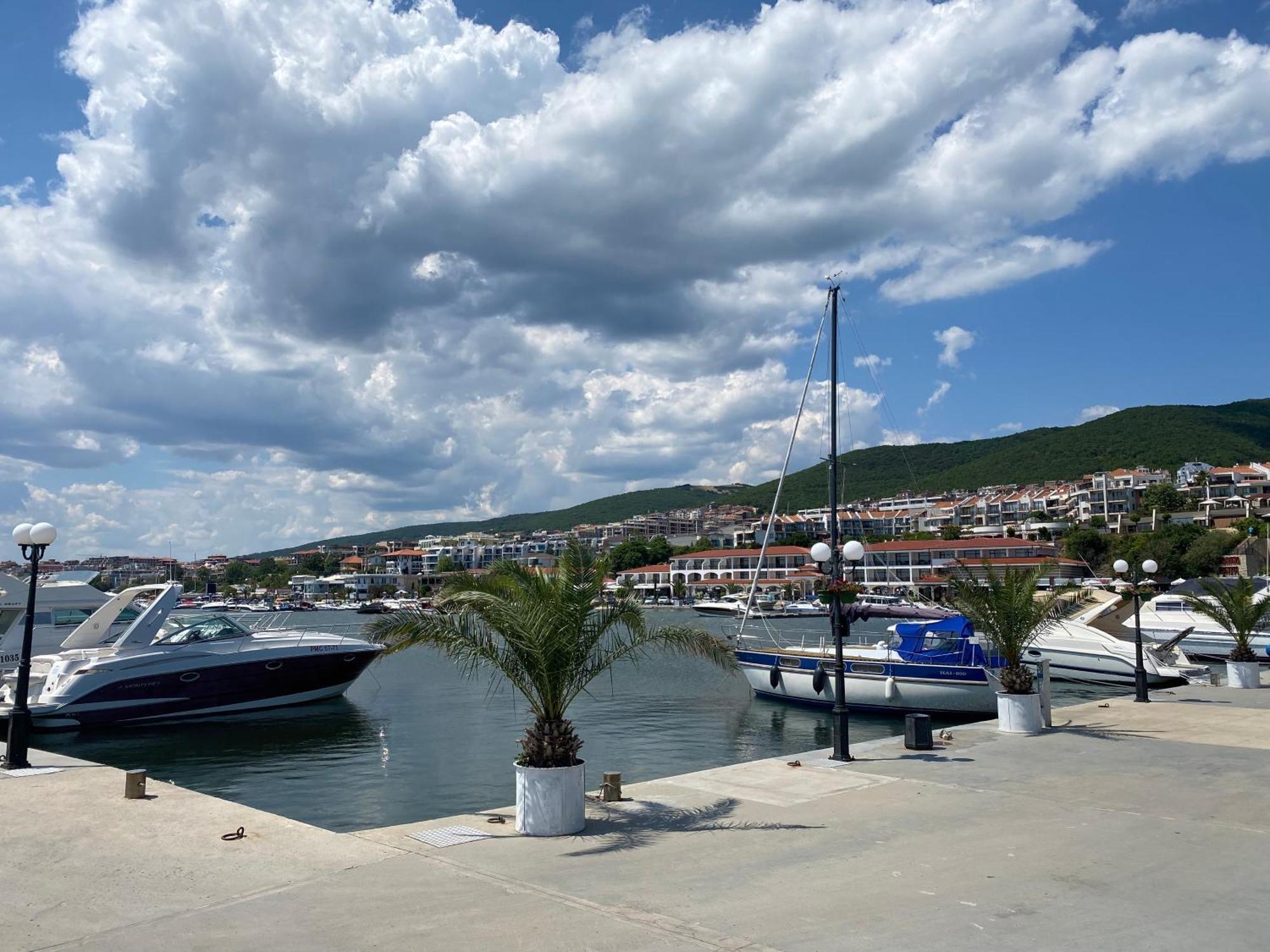 Horizon 10 'В' Apartment Sveti Vlas Exteriör bild
